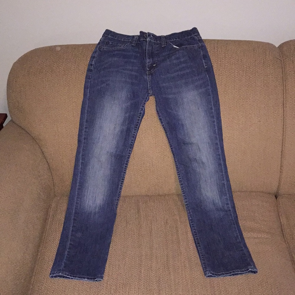 Levis medium wash jeans